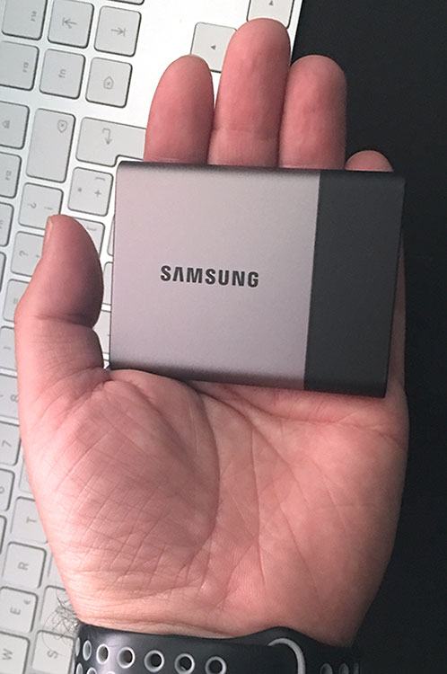 Disco duro SSD Samsung T3 500GB, con un tamaño muy reducido