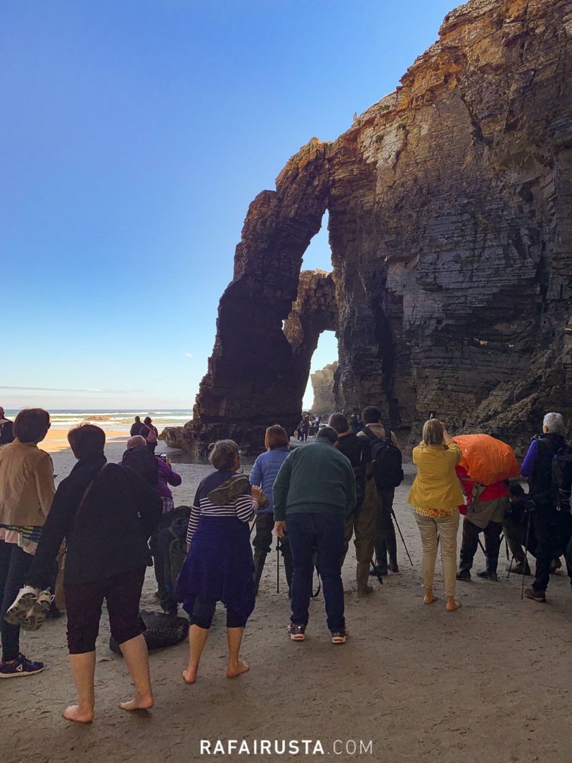 Turistas en la Playa de las Catedrales, Galicia